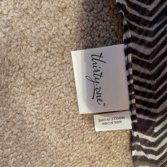 thirty-one avenue scarf zig zag zoom NWT - Picture 3 of 3